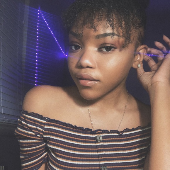 Meet your Posher, Taylor - Picture 1 of 1